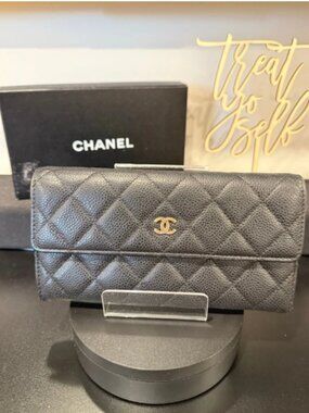 CH001. Chanel, CC Caviar Straight Flap, Long Wallet w/Box & COA